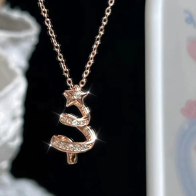 Kerst ketting met fonkelende sneeuwvlok en kerstboom hanger vol zirkonia