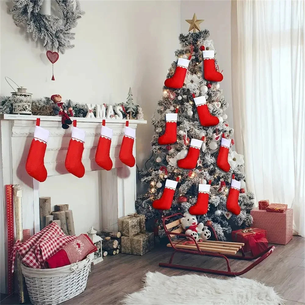 Kerst sok (decoratief) rood vilt met gouden rand – feestelijke haarddecoratie - 10-20 stuks