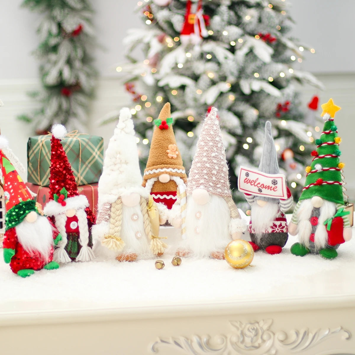 Kerst pop met muts – vrolijke Scandinavische kerstdecoratie voor thuis