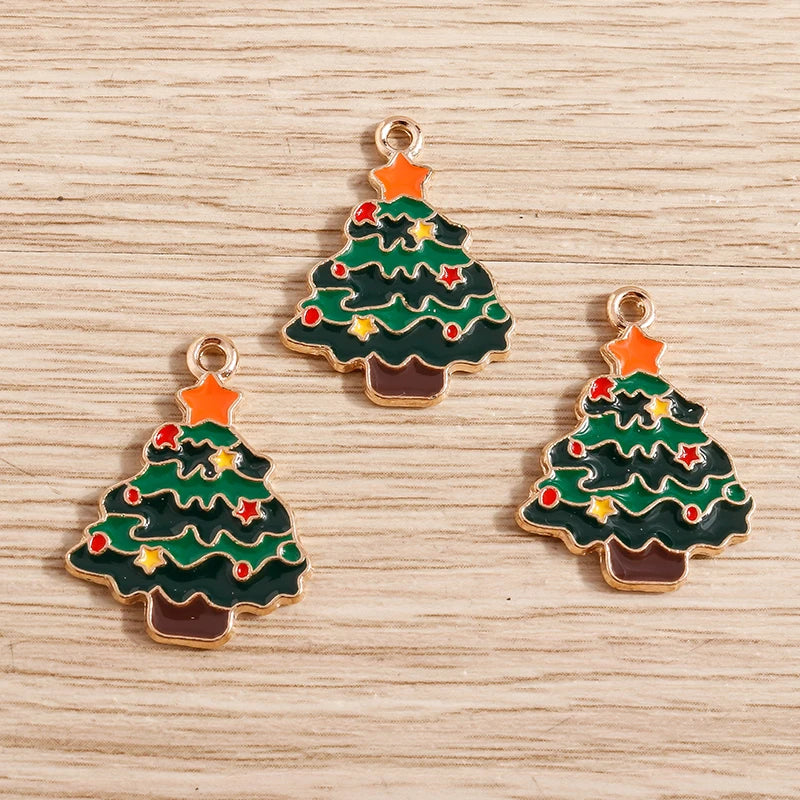 Kerst hanger/bedel voor ketting of armband – Mix van 10 modieuze emaille kerstboom bedels