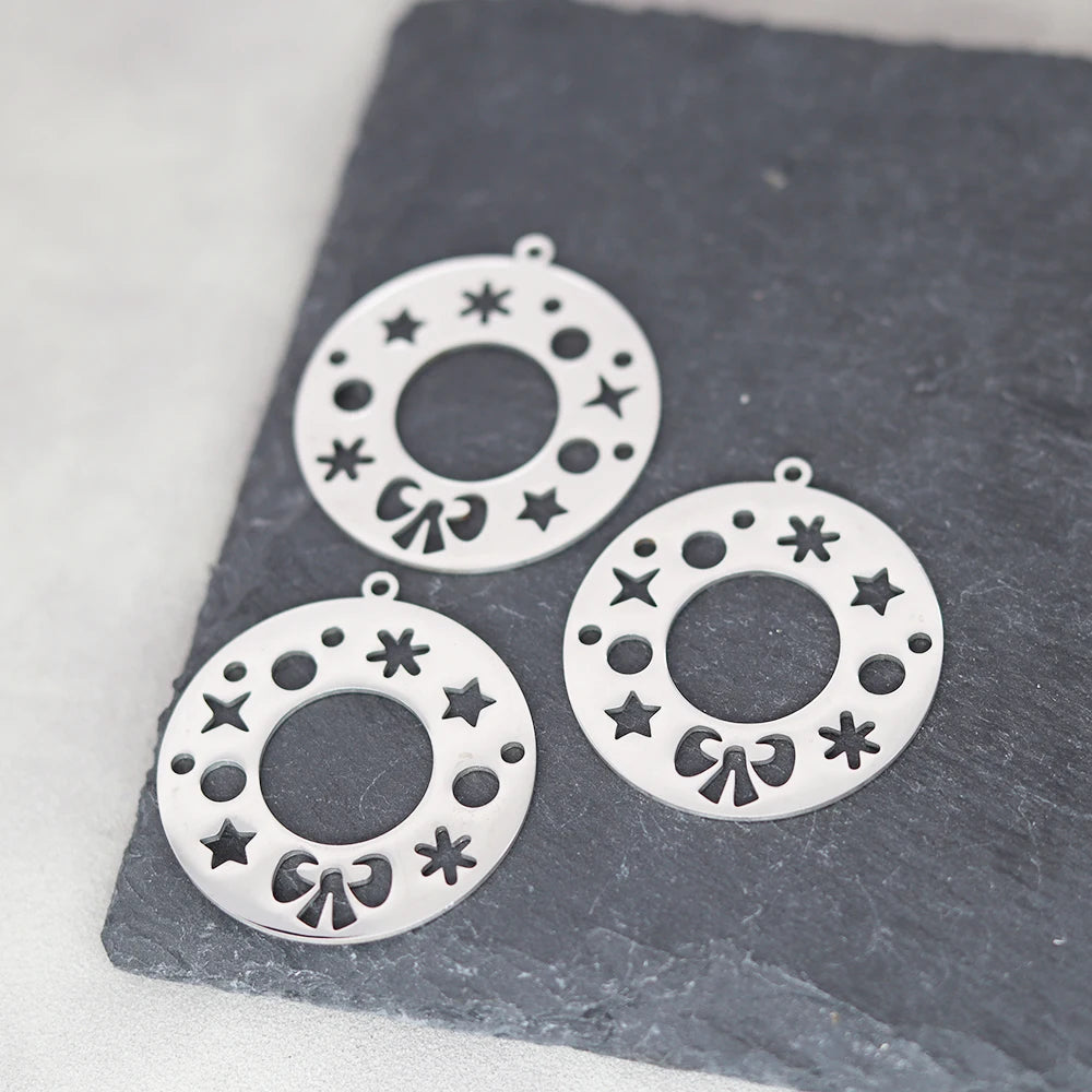 Kerst hangers sneeuwvlok rendier, bel, Kerstboom, Kerstman en meer – vele varianten - 3 stuks