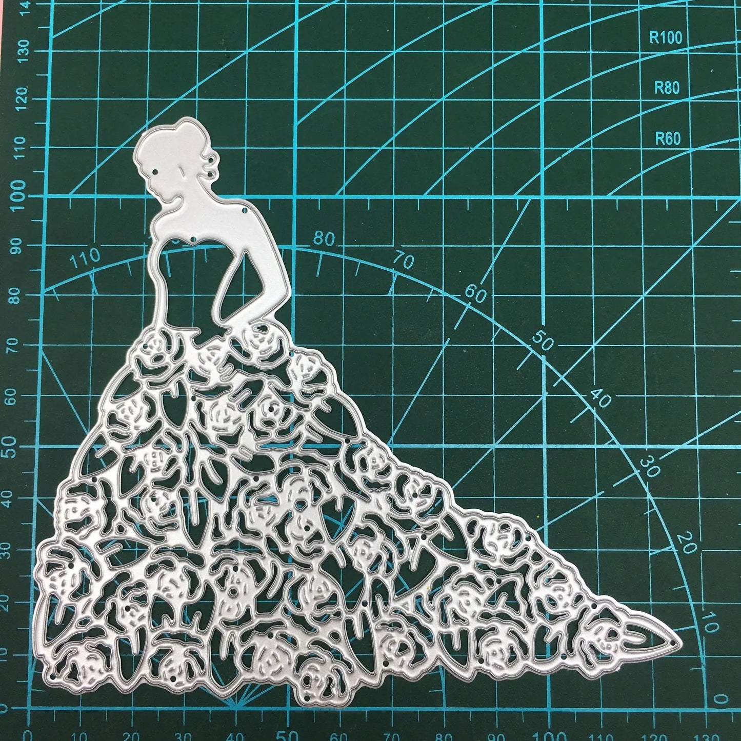 Metalen snijmal meisjesjurk – voor kaarten en scrapbooking