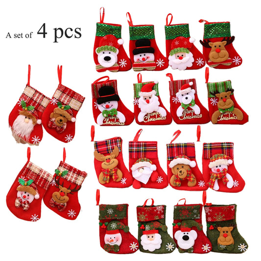 Kerstsok decoratief set van 4 mini kerstkousen met sneeuwman, rendier en kerstman