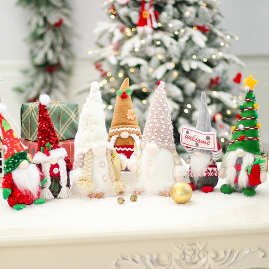 Kerst pop met muts – vrolijke Scandinavische kerstdecoratie voor thuis