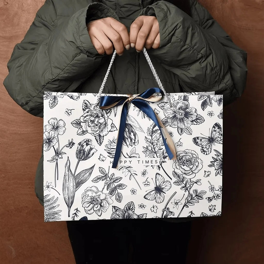 Kerst cadeau verpakking – Luxe bloemen geschenkzak met handvatten voor feestelijke cadeaus