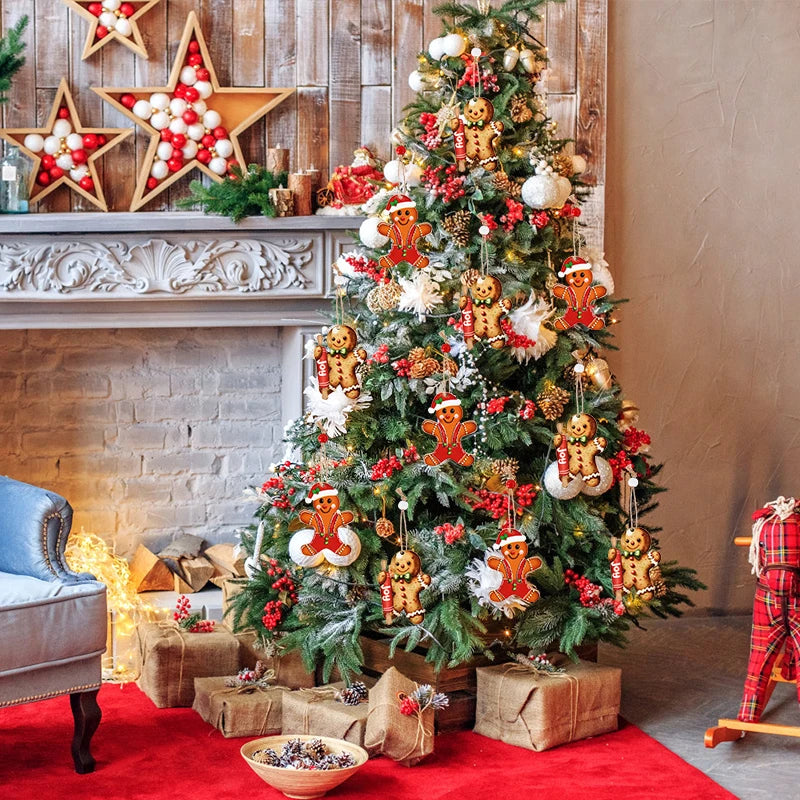 Kerstboom ornament houten gingerbread man en kerstgnomen hangers