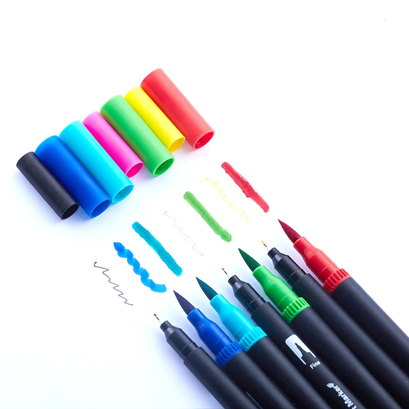 Stiften set met dual-tip brush pens en fineliner aquarel markers