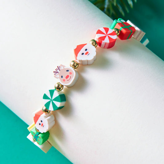Kerst armband kleurrijk met kralen en kerstfiguren voor dames