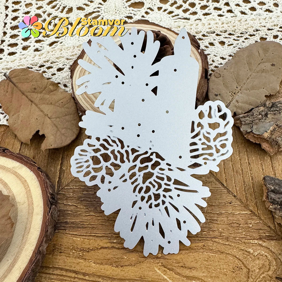 Snijmal kersttakken, bladeren en kaarsen voor decoratief embossing en kaarten