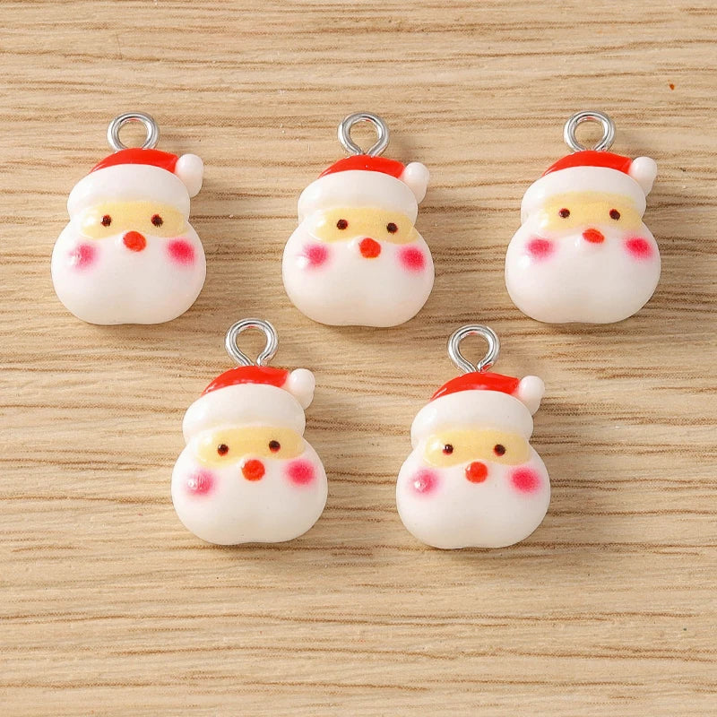 Kersthangers voor ketting of armband – 10 schattige hars bedels met kerstman en rendier