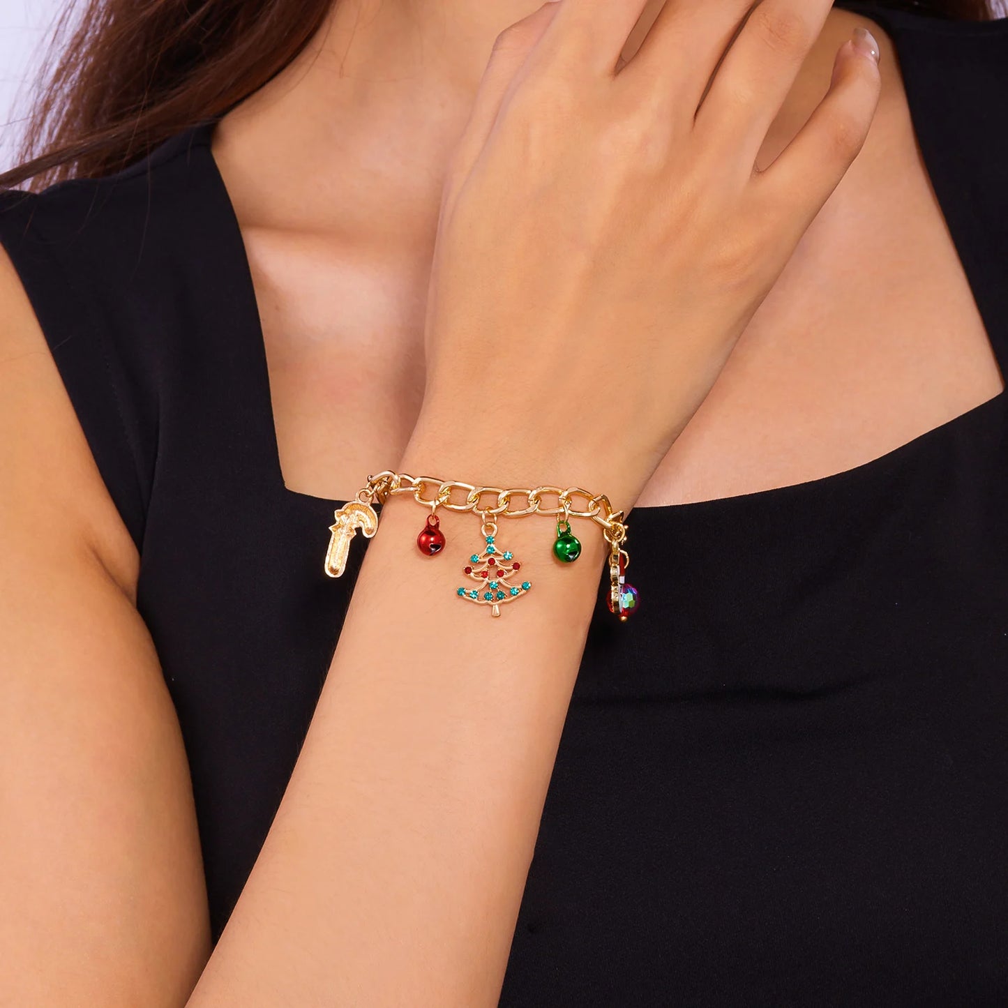 Kerst armband met kerstboom, sneeuwvlok, kerstman en belletjes