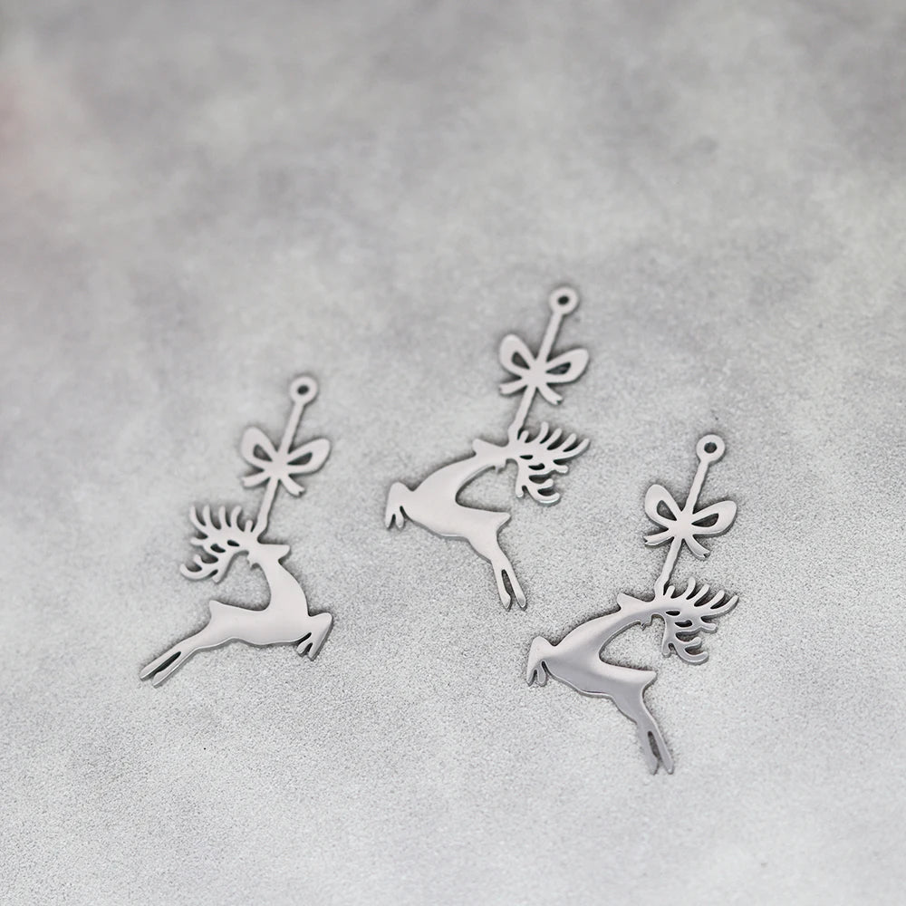 Kerst hangers sneeuwvlok rendier, bel, Kerstboom, Kerstman en meer – vele varianten - 3 stuks