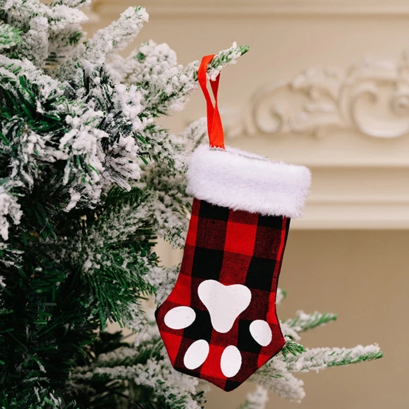 Kerstsok decoratief met kattenpootmotief – sfeervolle plaid hanger voor boom of haard