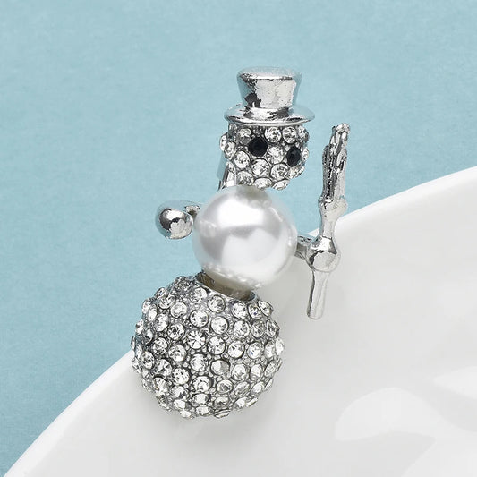 Kerst Broche Sneeuwpop met Bezem en Parel Strass – Feestelijke Winter Accessoire