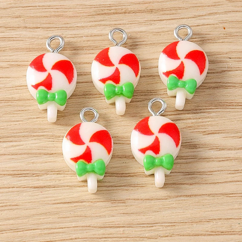 Kersthangers voor ketting of armband – 10 schattige hars bedels met kerstman en rendier