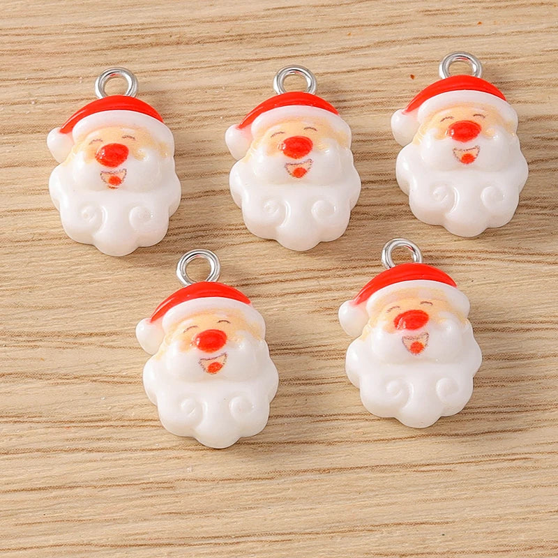 Kersthangers voor ketting of armband – 10 schattige hars bedels met kerstman en rendier