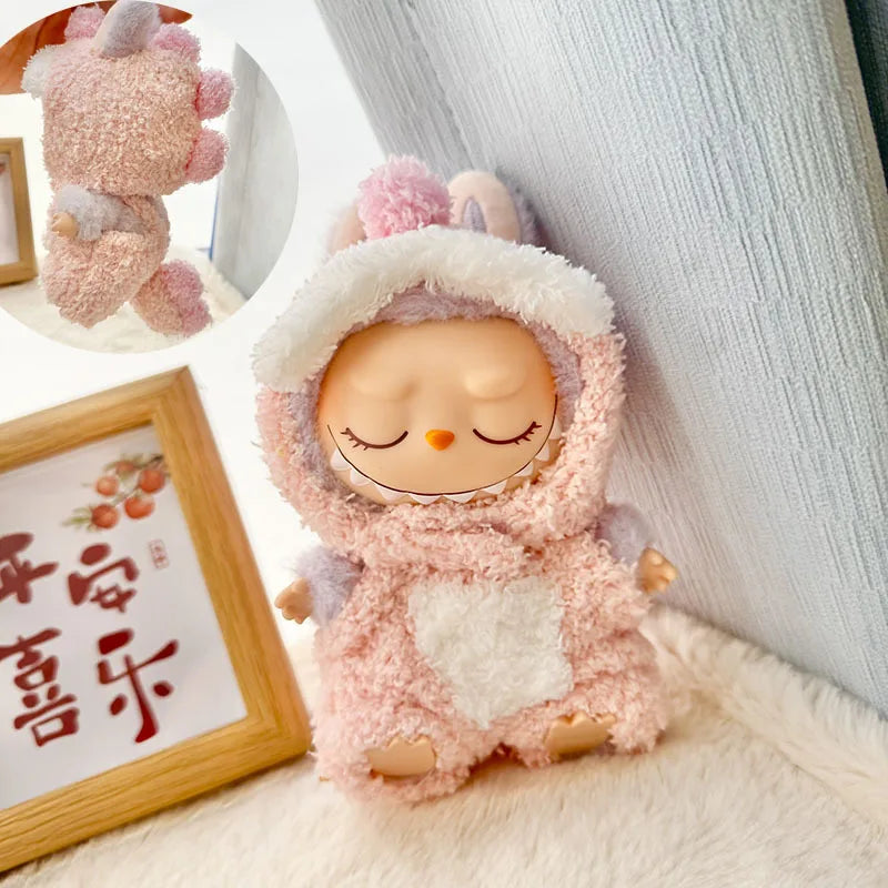 Kleding voor Labubu poppen – Zachte fleece outfit met wolkenprint
