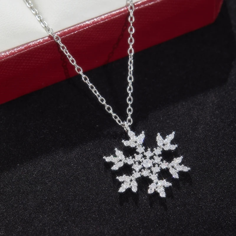 Kerst ketting met sprankelende zirkonia sneeuwvlok hanger – elegante damesaccessoire