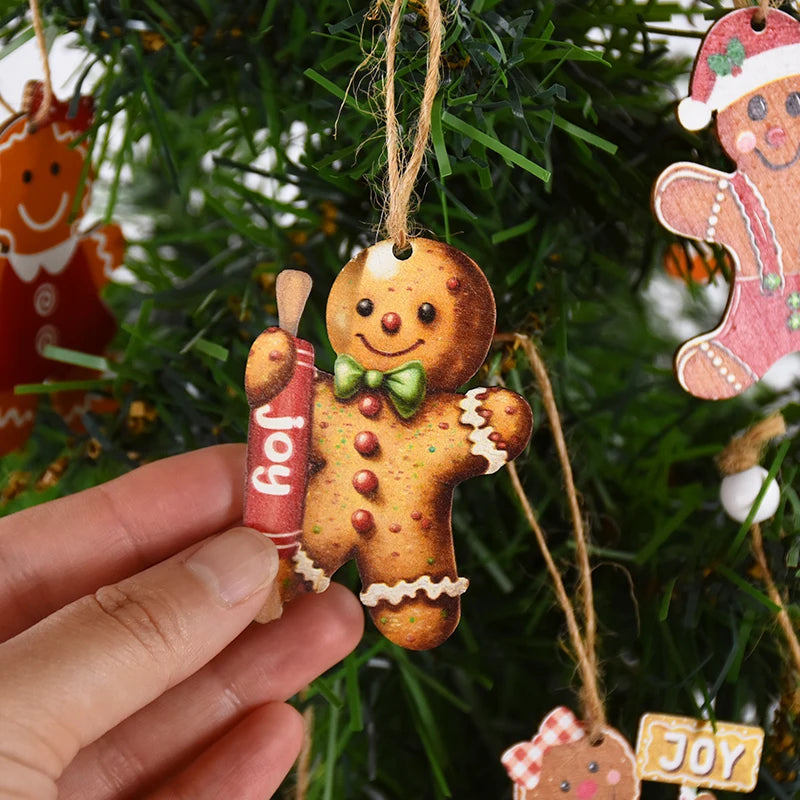 Kerstboom ornament houten gingerbread man en kerstgnomen hangers